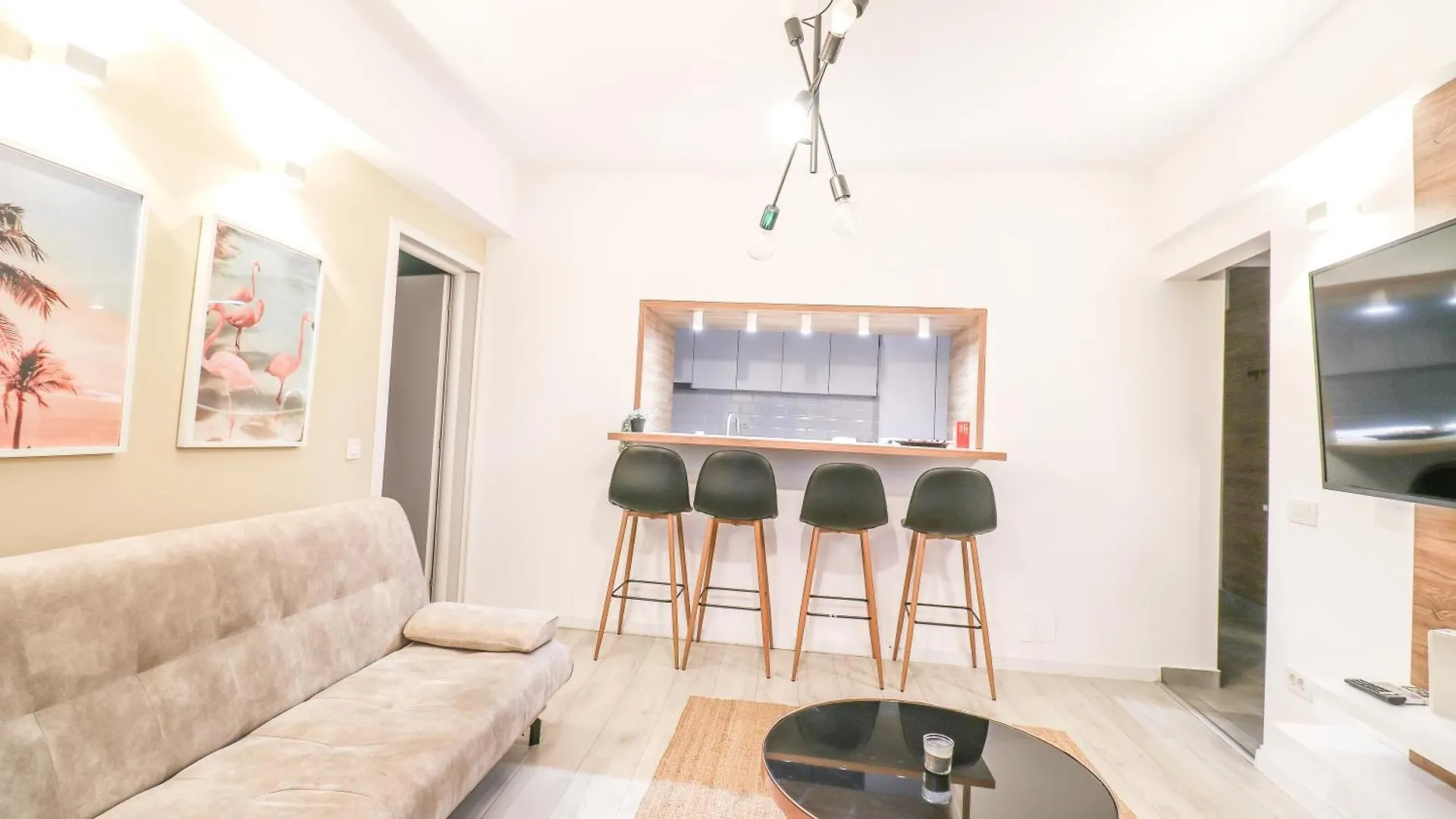 Piata Romana, Two Bedrooms Apartment 부쿠레슈티 0*,  루마니아