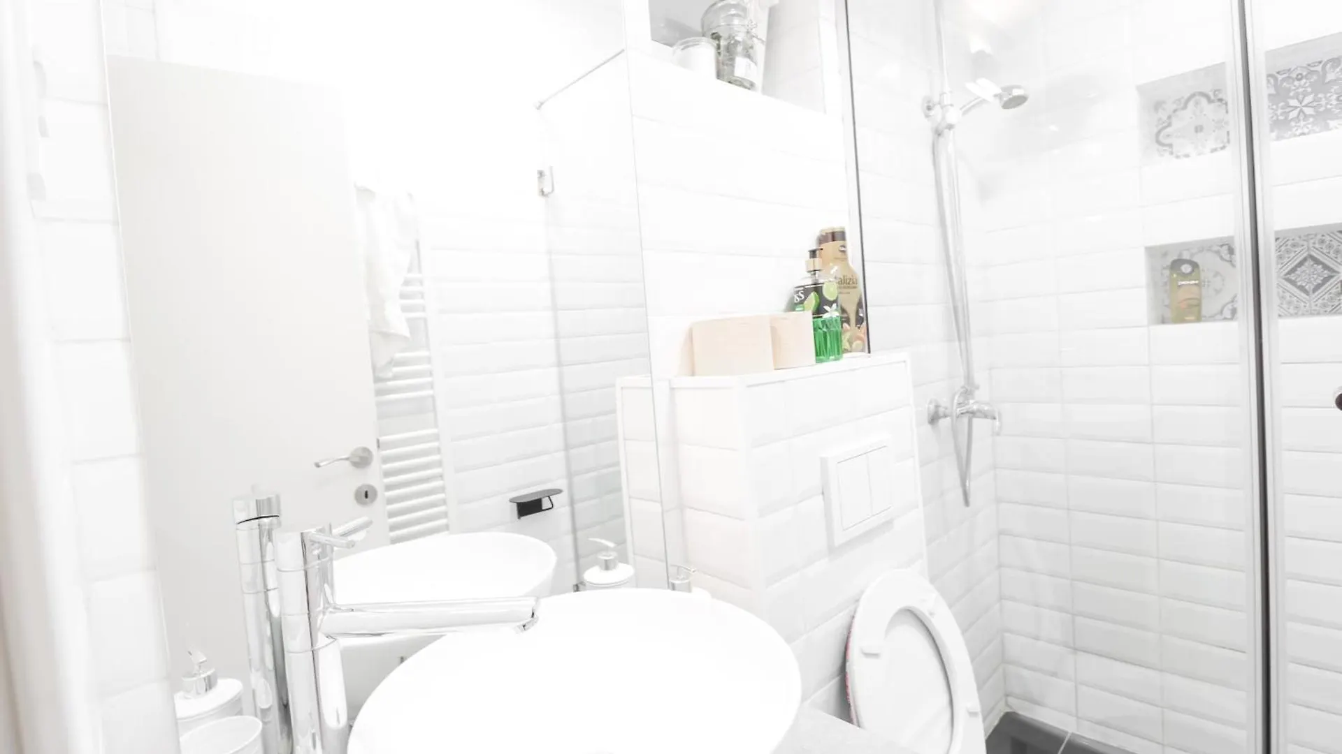 Piata Romana, Two Bedrooms Apartment 부쿠레슈티 0*,  루마니아