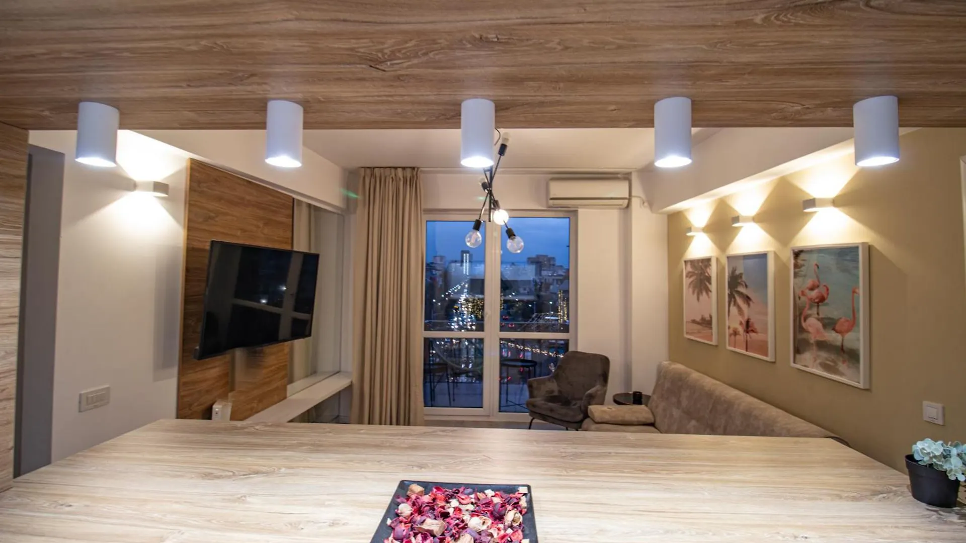 Piata Romana, Two Bedrooms Apartment Bucharest