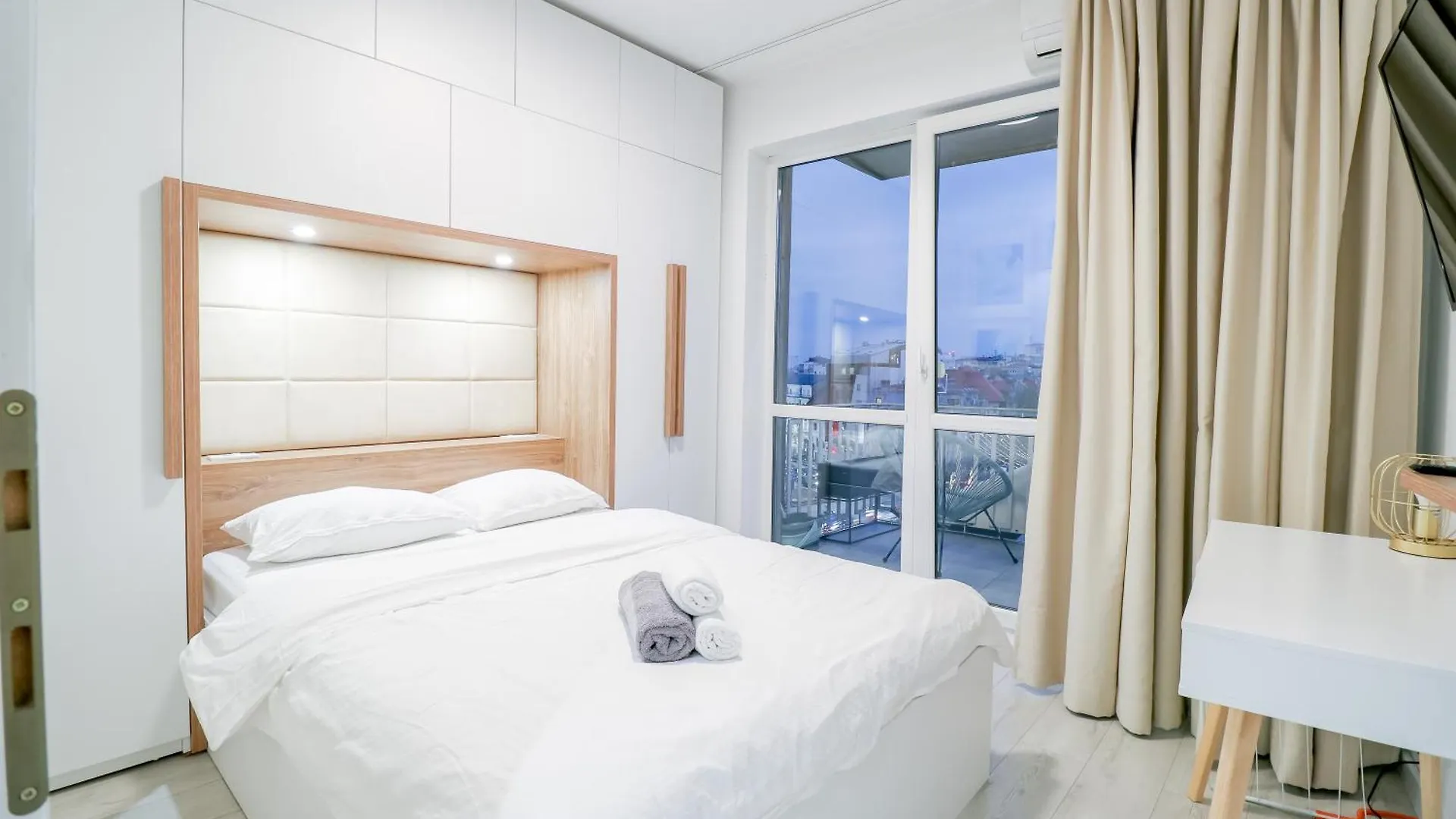 Piata Romana, Two Bedrooms Apartment location